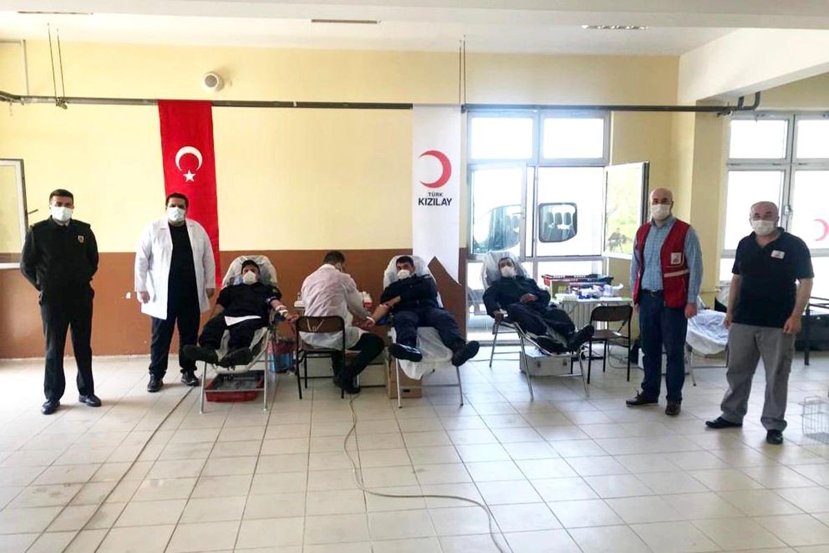 Son Dakika | Acemi askerlerden Kızılay\'a destek