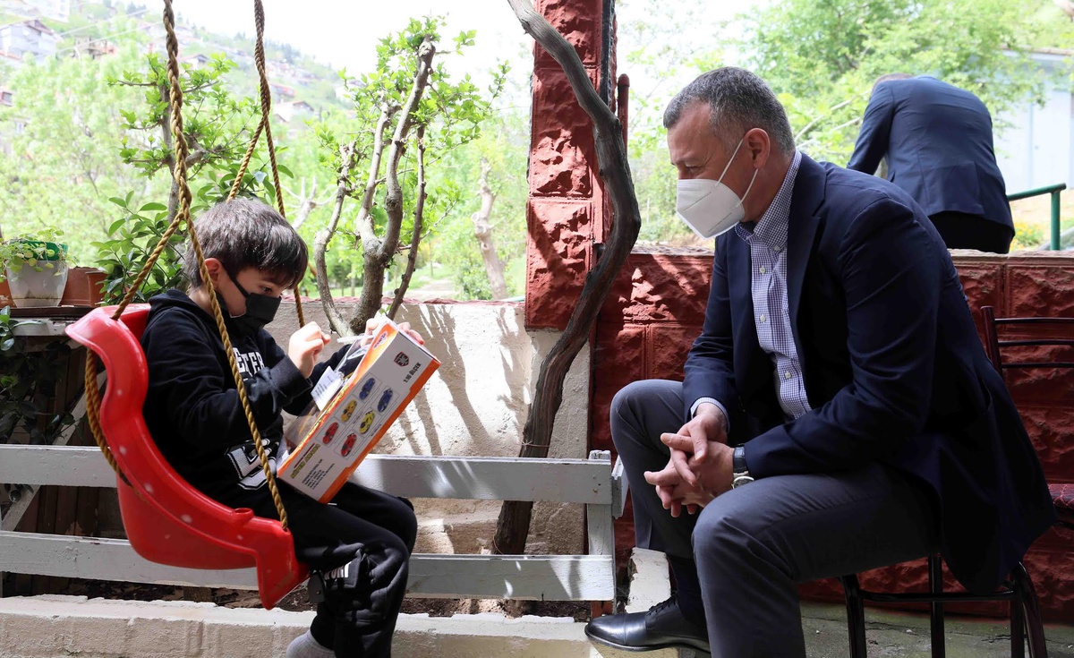 Başkan Büyükakın, \'\'Çocuklarımız bizlere neşe, huzur ve sevinç veriyor\'\'