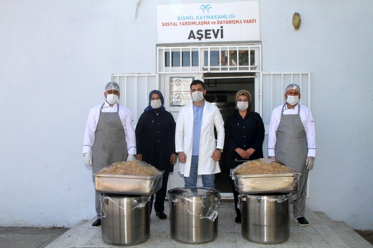 Bismil Aşevinde pişiyor, ihtiyaç sahibi ailelerin sofrasına gidiyor