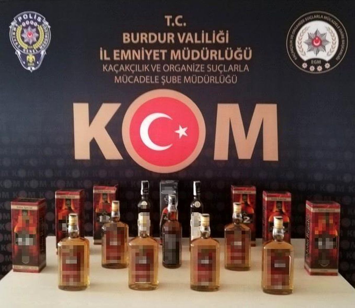 Son dakika 3. sayfa: Burdur\'da litrelerce kaçak içki ve 813 adet cinsel performans arttırıcı ürün ele geçirildi