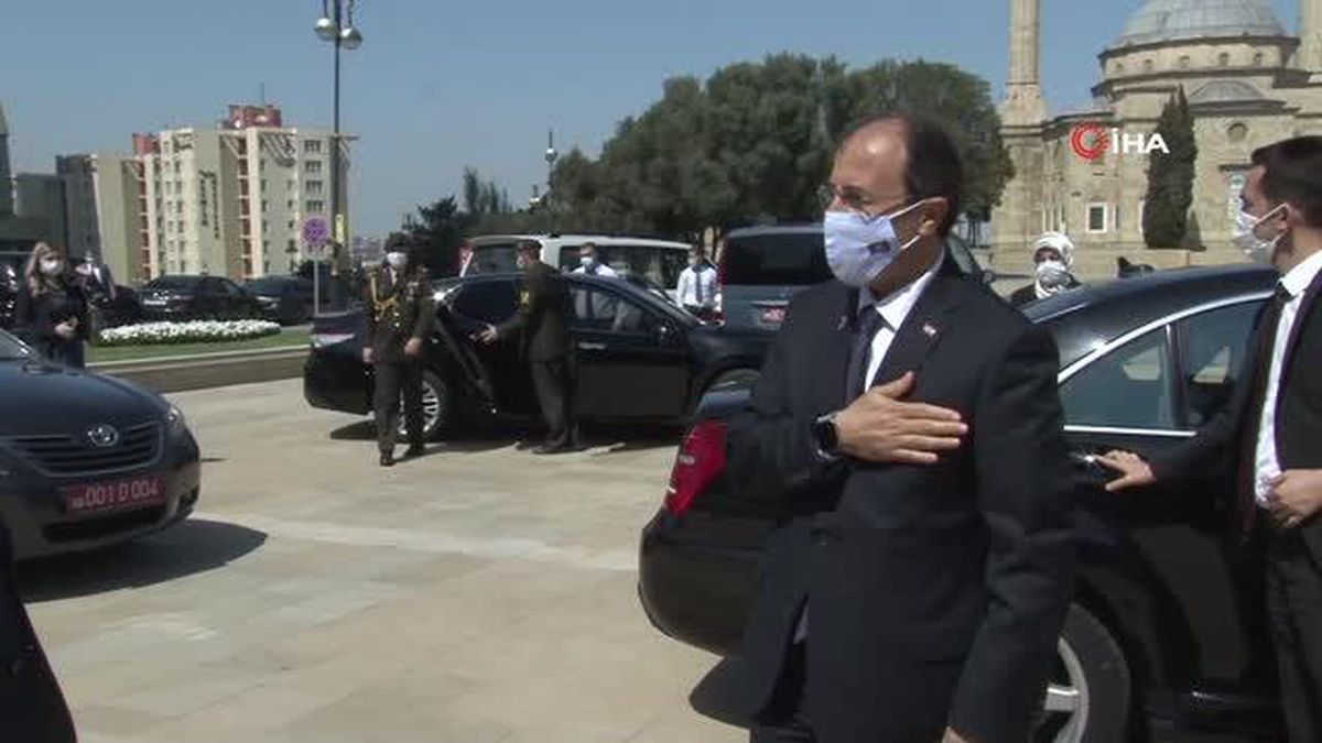 Son dakika haberleri... - Büyükelçi Bağcı, Bakü\'deki şehitlikleri ziyaret etti