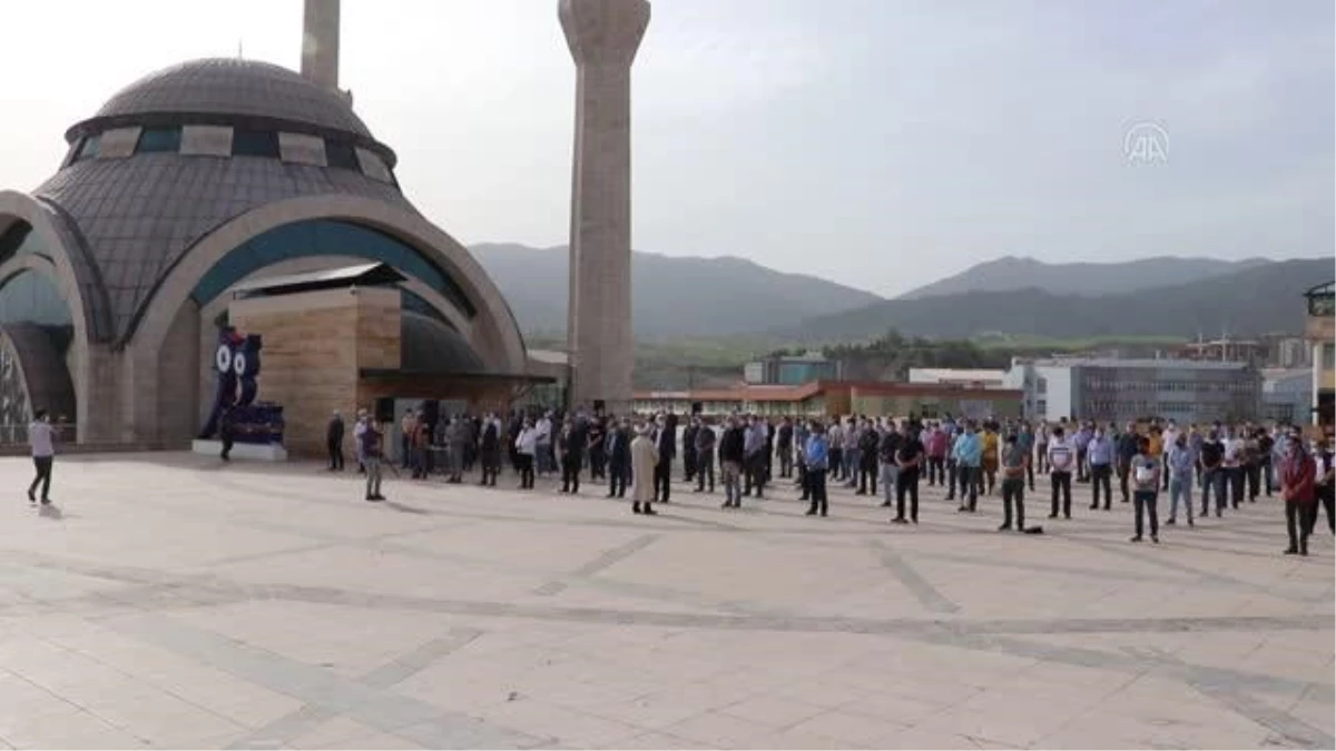 Son dakika haberi! Eski AK Parti Karabük Milletvekili Uysal için memleketinde gıyabi cenaze namazı kılındı