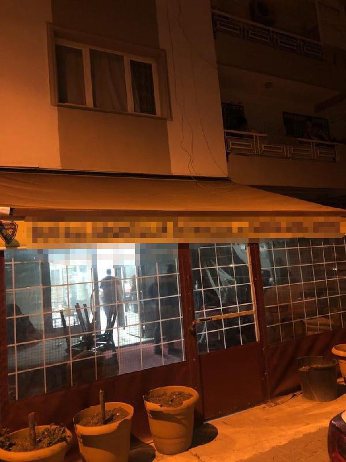 İzmir\'de dernekte kumar oynayan 12 kişiye 37 bin 800 lira ceza