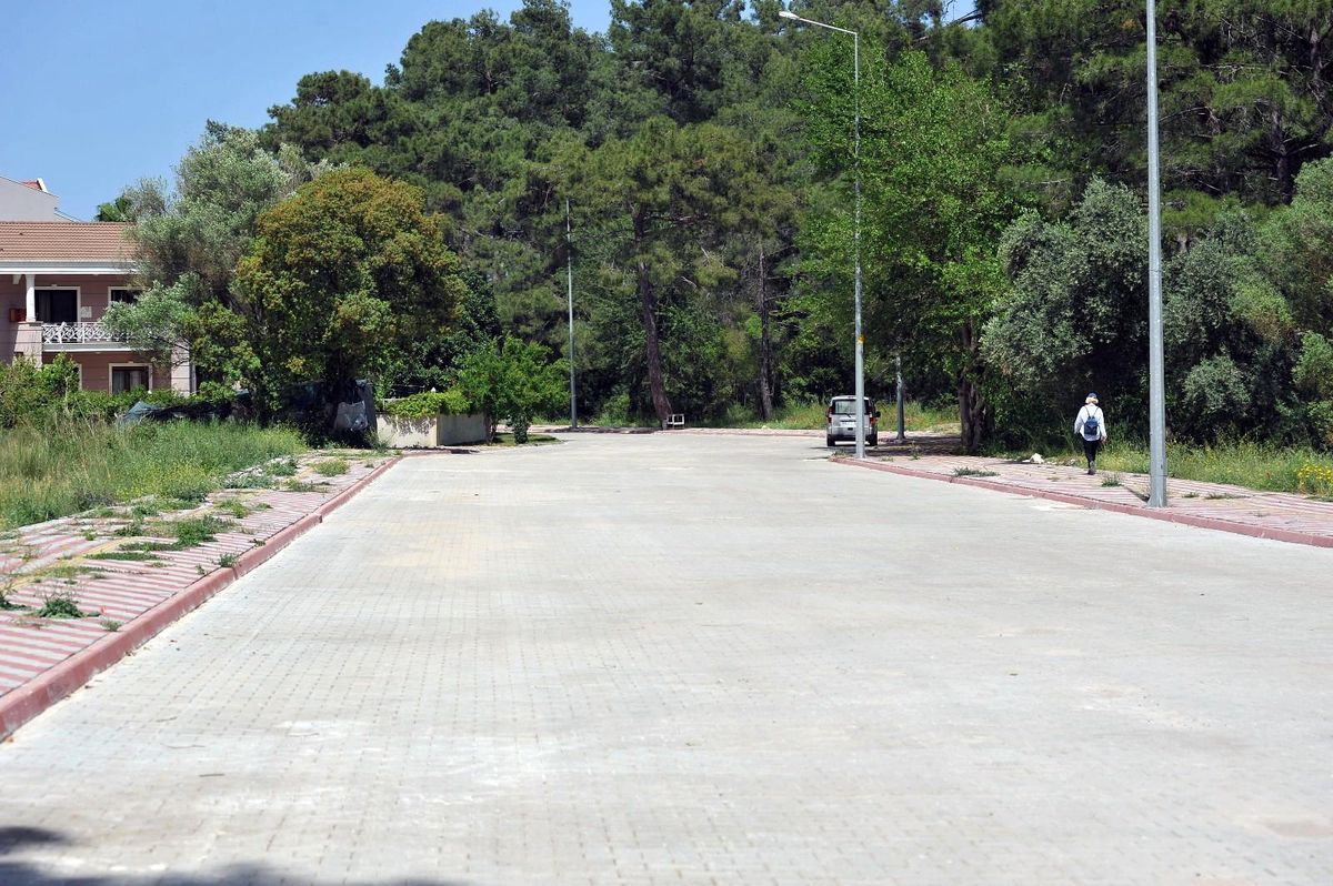 Kemer\'de 2 mahallede yol yapım çalışması