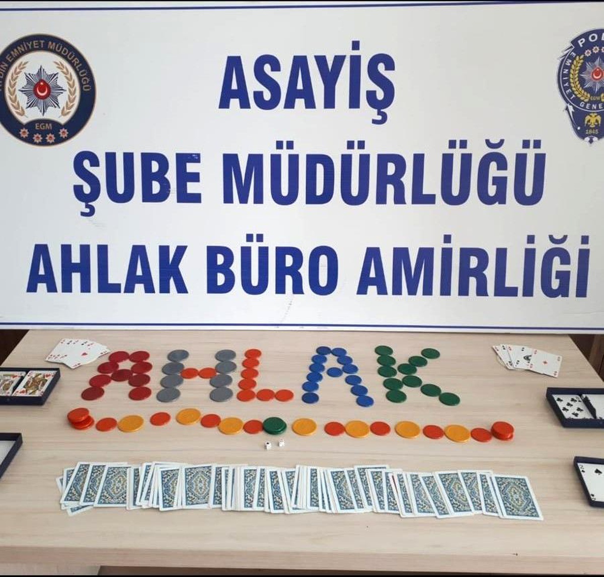 Kısıtlamanın durduramadığı kumarbazları, asayiş ekipleri durdurdu