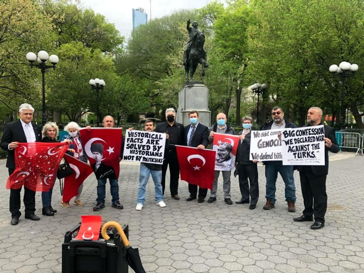 New York\'ta "Ermeni Tasarısını Kınama" mitingi yapıldı