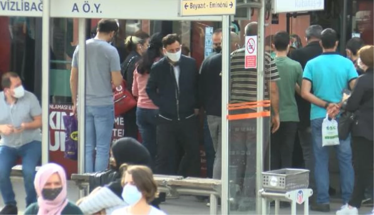 TAM KAPANMAYA RAĞMEN HAFTANIN İLK GÜNÜ TRAMVAY DURAĞINDA YOĞUNLUK YAŞANDI