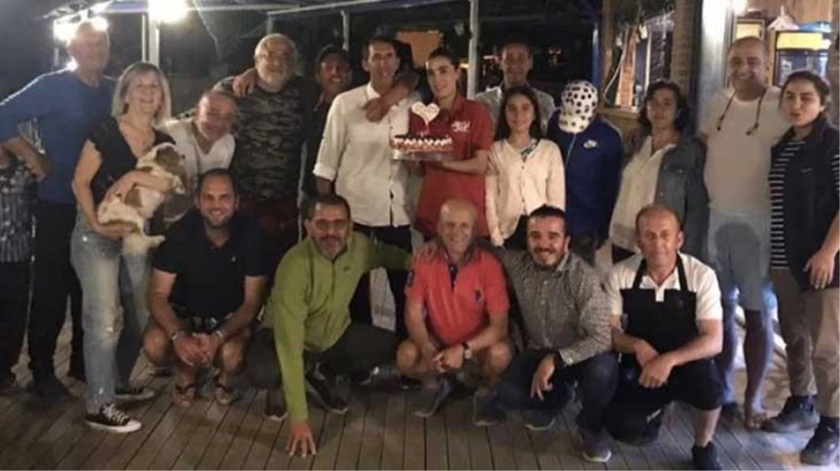 Virüse karşı tedbirleri yetersiz bulan Fatih Portakal doğum günü partisine katıldı, sosyal medyadan tepki yağdı