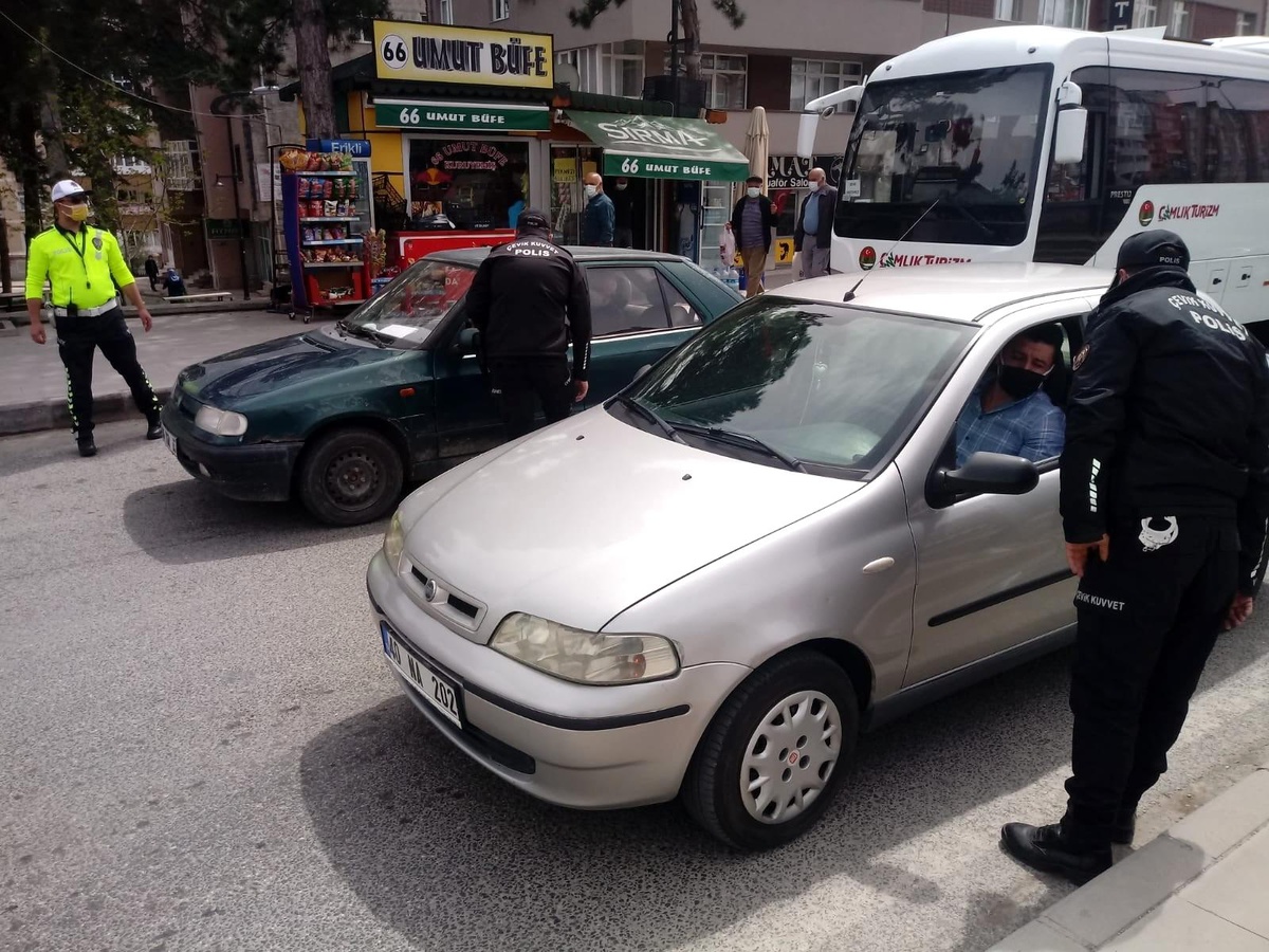 Yozgat\'ta tam kapanmada kurallara uymayan 301 kişiye 323 bin 167 lira ceza yazıldı