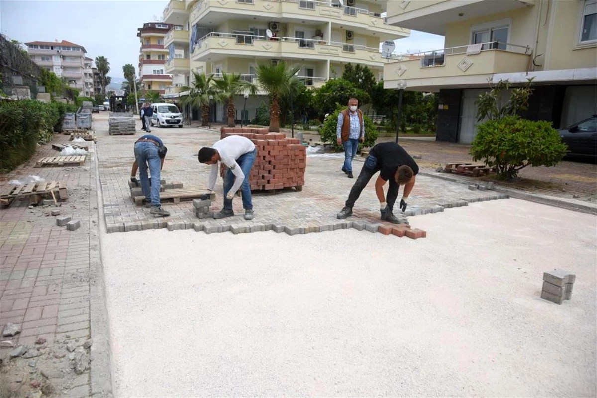 Alanya\'nın Konaklı Mahallesi\'nde kaldırımları yenileniyor