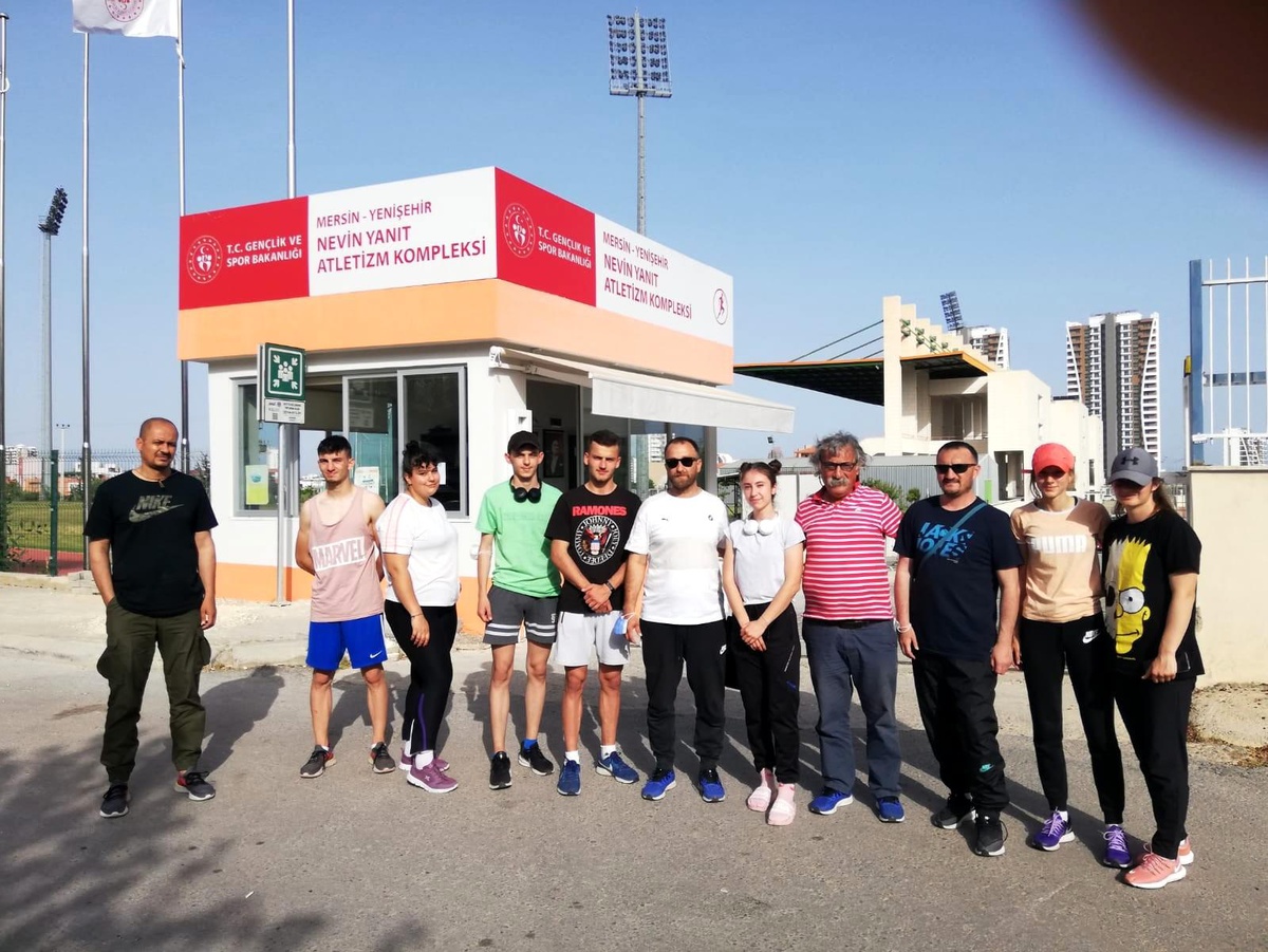 Büyükşehirli sporcular Mersin\'de madalyaları göğüsledi