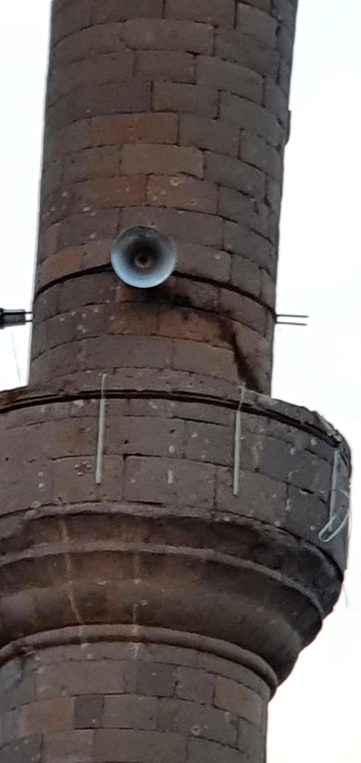 Cami minaresine düşen yıldırım ağır hasara neden oldu