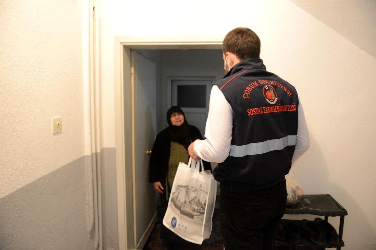 Çorum Belediyesi ulu çınarları unutmadı