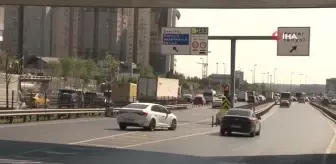 D-100 Karayolu'nda tehlikeli anlar...Ters yönde geri geri gelen araçlar trafiği tehlikeye soktu