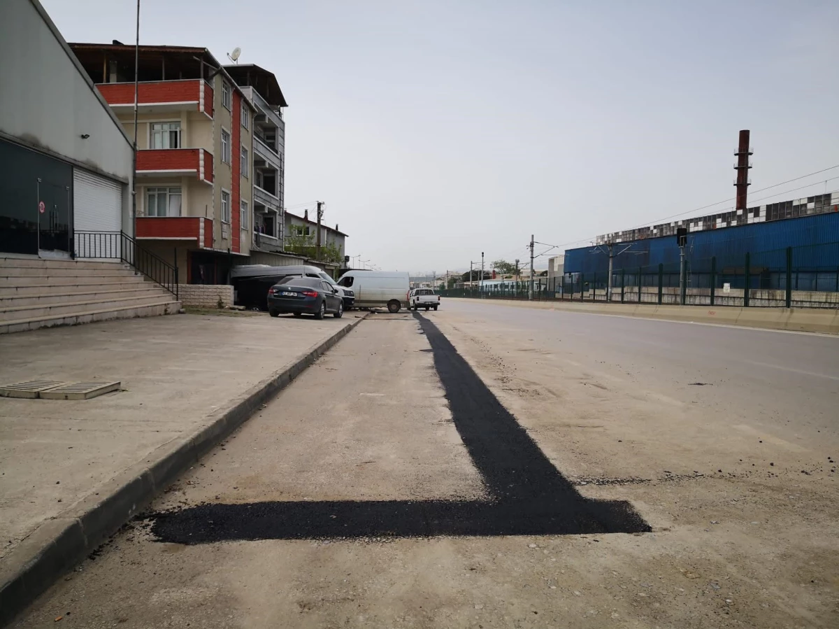 Darıca Çelikoğlu Caddesi\'nde asfalt yama çalışması