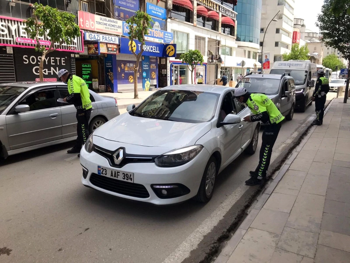 Elazığ\'da kısıtlamaya sıkı denetim, araçlar tek tek kontrol edilmeye başlandı