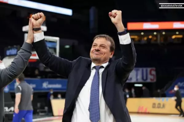 Ergin Ataman: Biz oynadığımız basketbol ile 2 senedir şampiyon olmayı hak ediyoruz Ergin Ataman: Biz oynadığımız basketbol ile 2 senedir şampiyon olmayı hak ediyoruz
