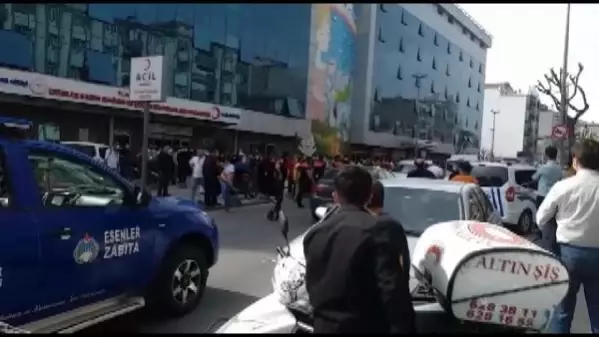 Taksicilerin 'müşteri alma' kavgasında tekme ve yumruklar havada uçuştu, 5 kişi gözaltında Taksicilerin 'müşteri alma' kavgasında tekme ve yumruklar havada uçuştu, 5 kişi gözaltında