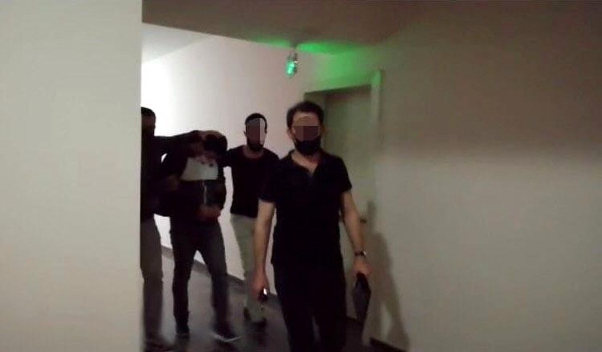 FETÖ yöneticiliğinden aranan ihraç binbaşı lüks sitede yakalandı