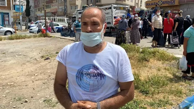 Pazarcı esnafı 20 ton sebzeyi ücretsiz dağıttı Pazarcı esnafı 20 ton sebzeyi ücretsiz dağıttı