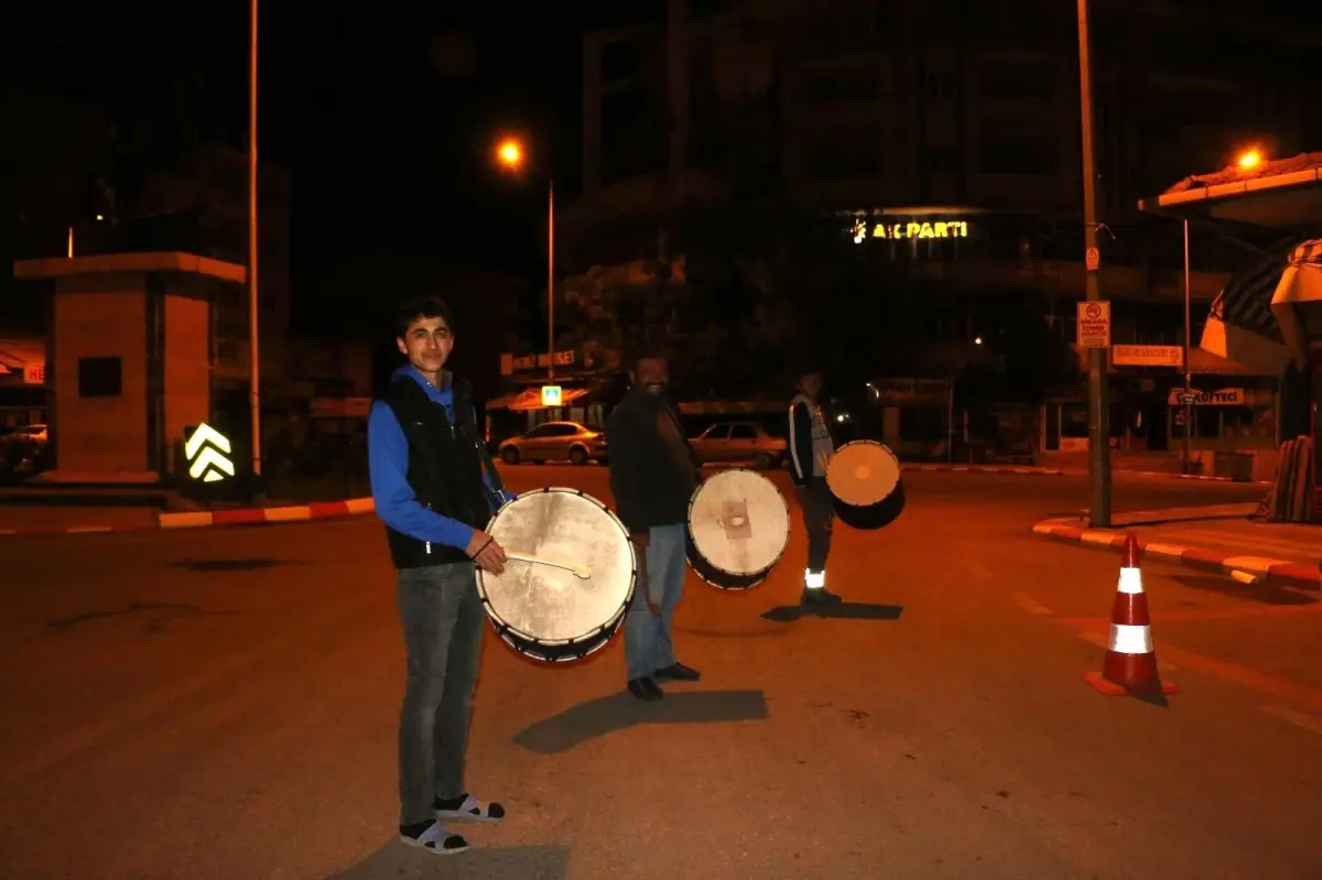 Hekimhan\'da sahur davulu geleneği devam ediyor