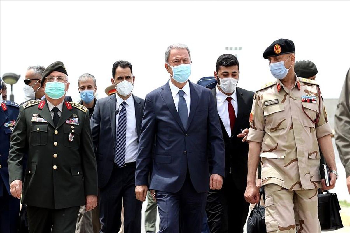 Milli Savunma Bakanı Akar Libya\'daki Mehmetçik ile bir araya geldi