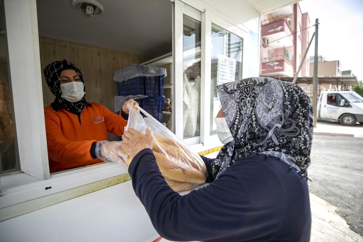 Parasını hayırseverin ödediği 4 bin ekmek ihtiyaç sahiplerine dağıtıldı