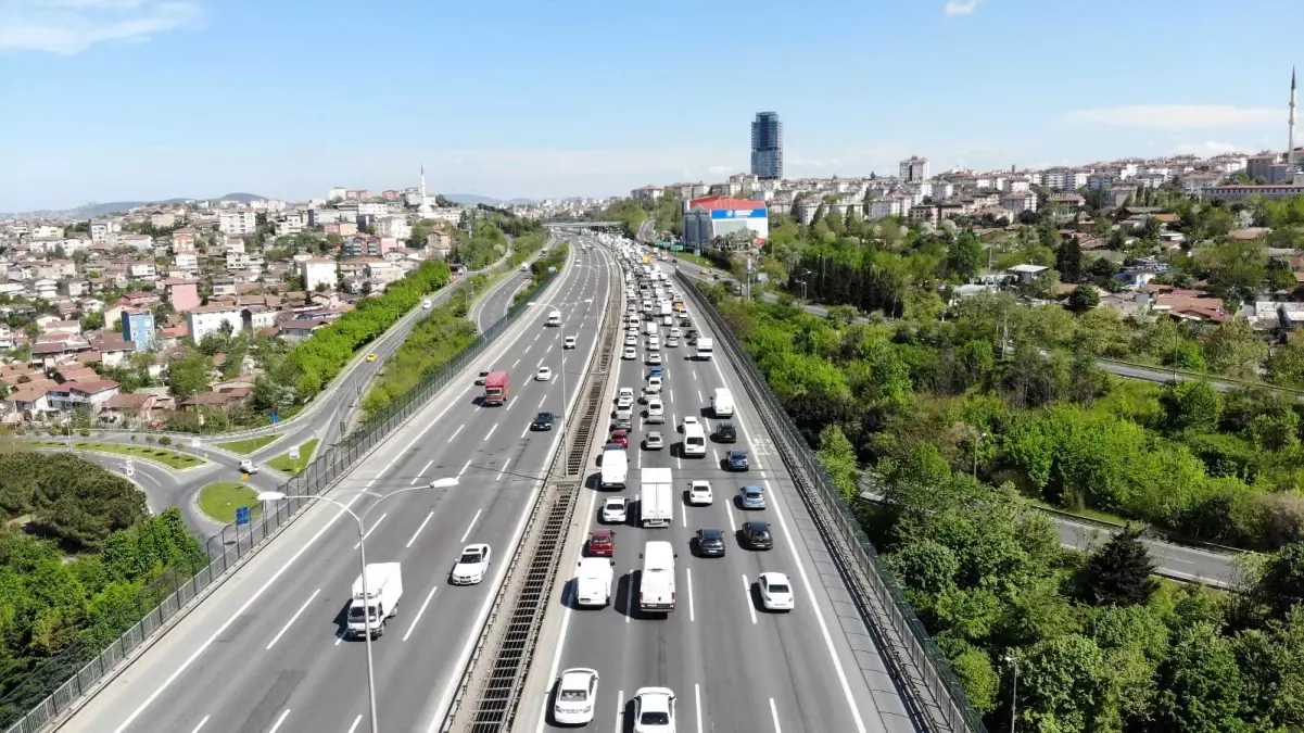 TEM Otoyolu\'nda denetim yoğunluğu havadan görüntülendi