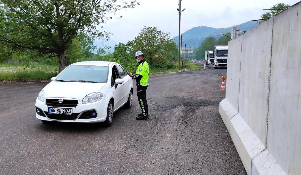 Trafik Haftası kapsamında sürücülere uyarılarda bulunuldu