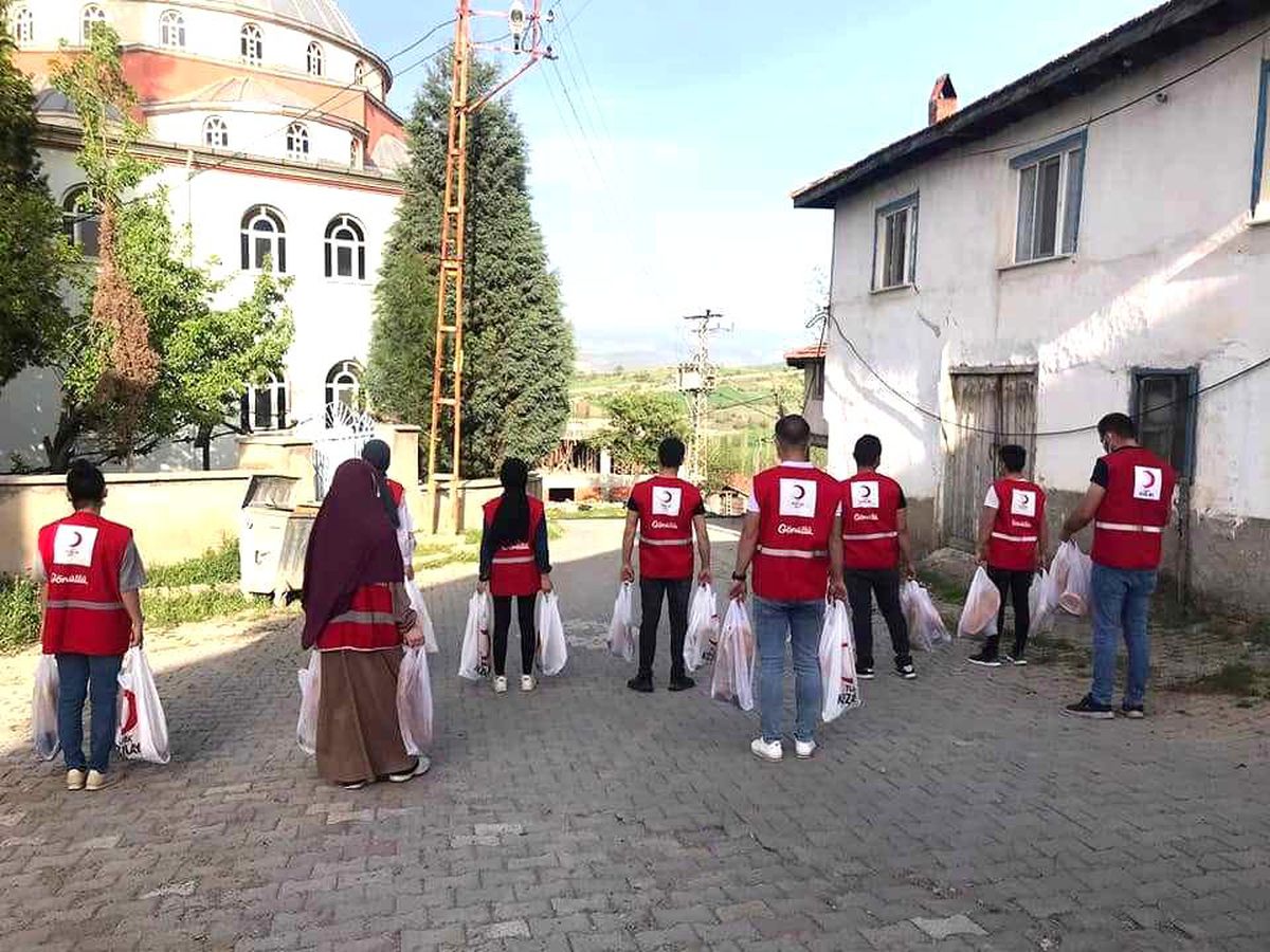 Türk Kızılayı Hisarcık\'ta 2 bin Ramazan pidesi dağıttı