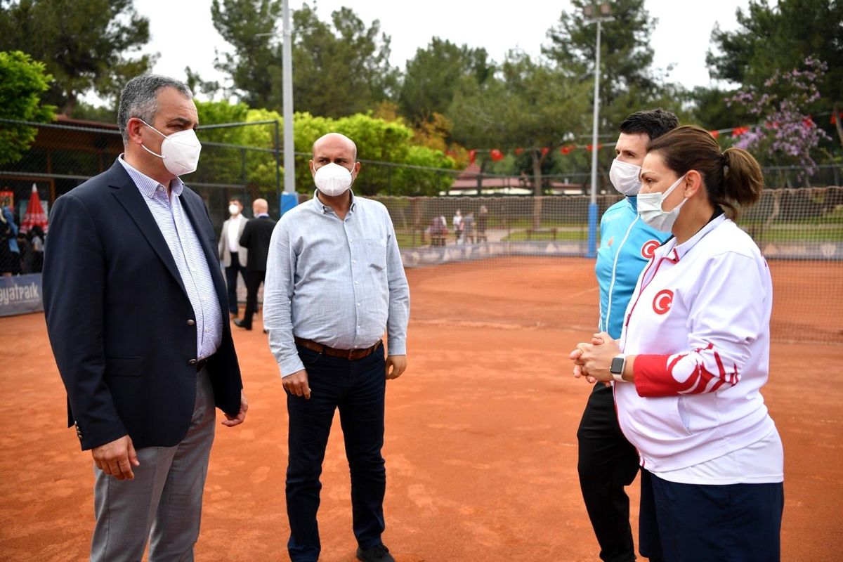 Türkiye İşitme Engelliler Tenis Milli Takımı HayatPark kortlarında