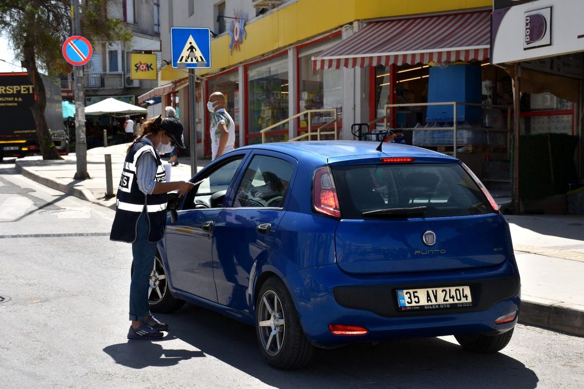 Urla\'da "tam kapanma" nedeniyle denetimler sıklaştı