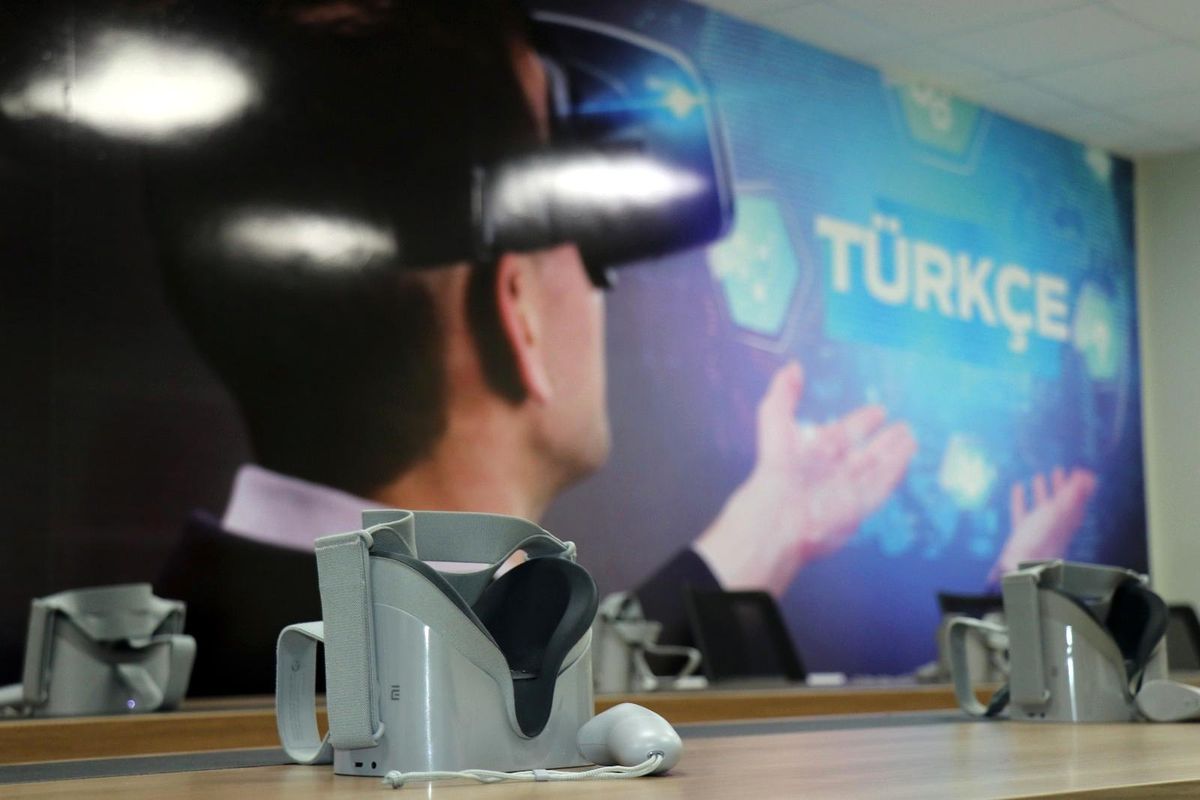 Yabancı öğrenciler Türkçeyi sanal gerçeklikle öğreniyor