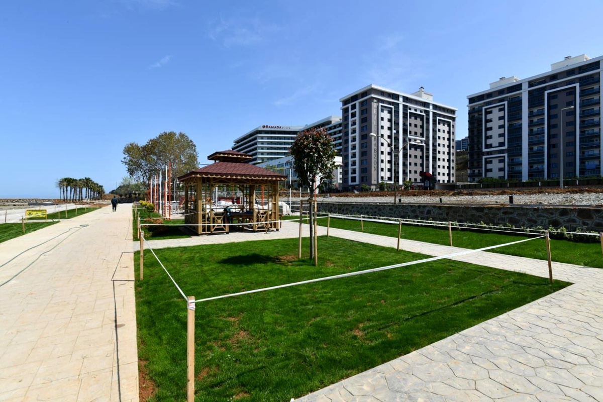 Trabzon\'da yeni yapılan Yalıncak plajında çalışmalar devam ediyor