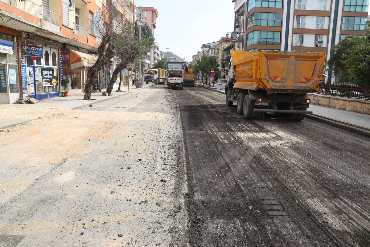 Zenginler Mahallesi beton asfalt hazırlıkları