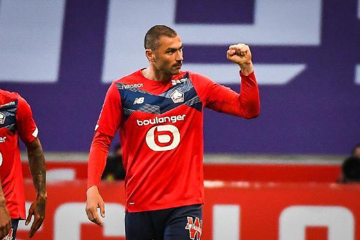 Ayın futbolcusu Burak Yılmaz