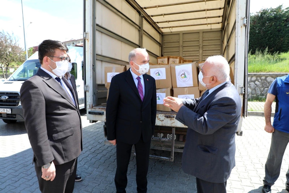 Düzce Belediyesi\'nden küçük esnafa destek
