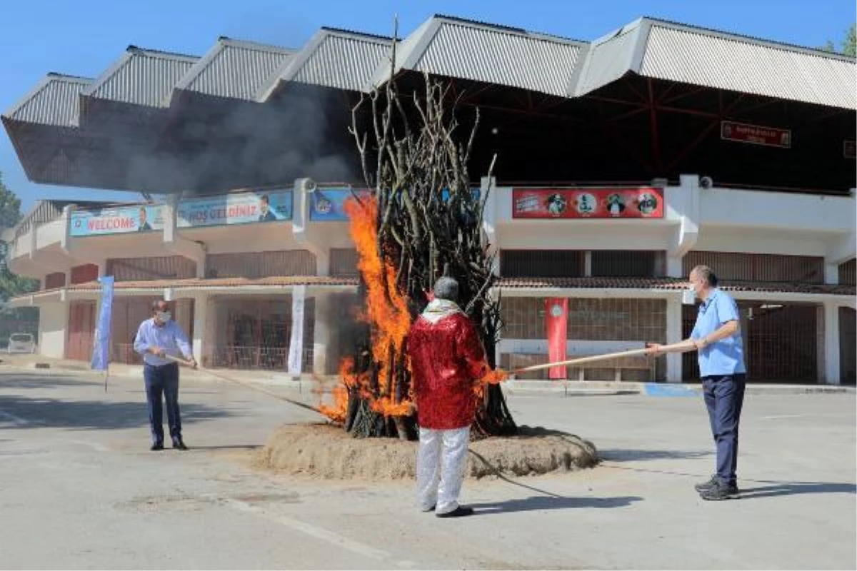 Son dakika haberi | "Kakava ateşi" koronavirüs tedbirleri alınarak sembolik yakıldı