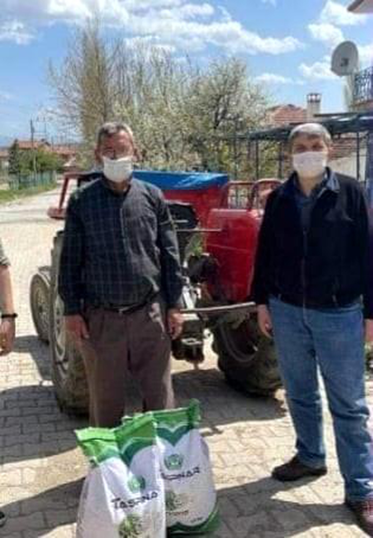 Emet\'te çiftçilere kuru fasulye tohumu dağıtıldı