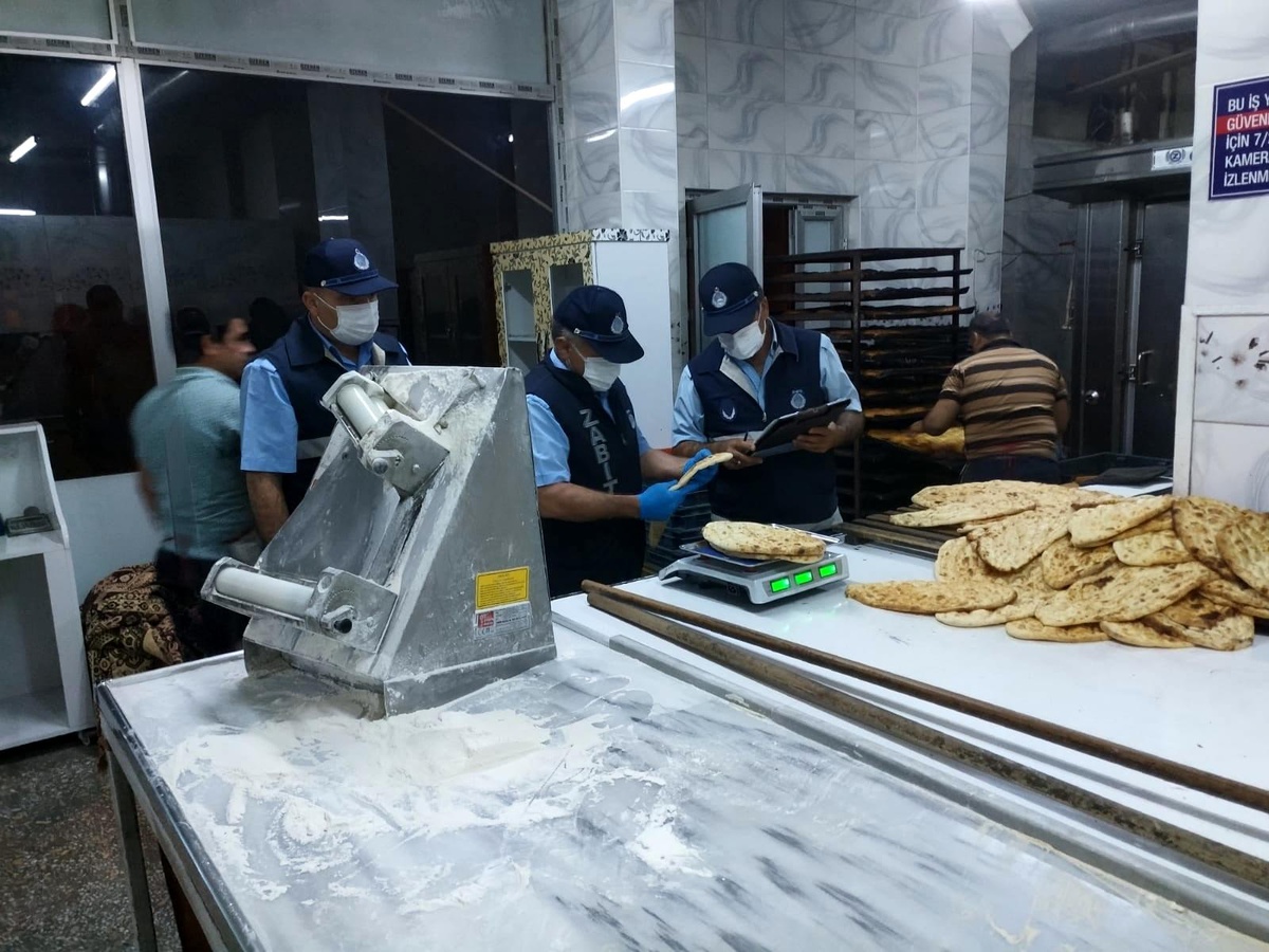 Kahta\'da zabıta ekipleri sahur öncesi fırınları denetledi