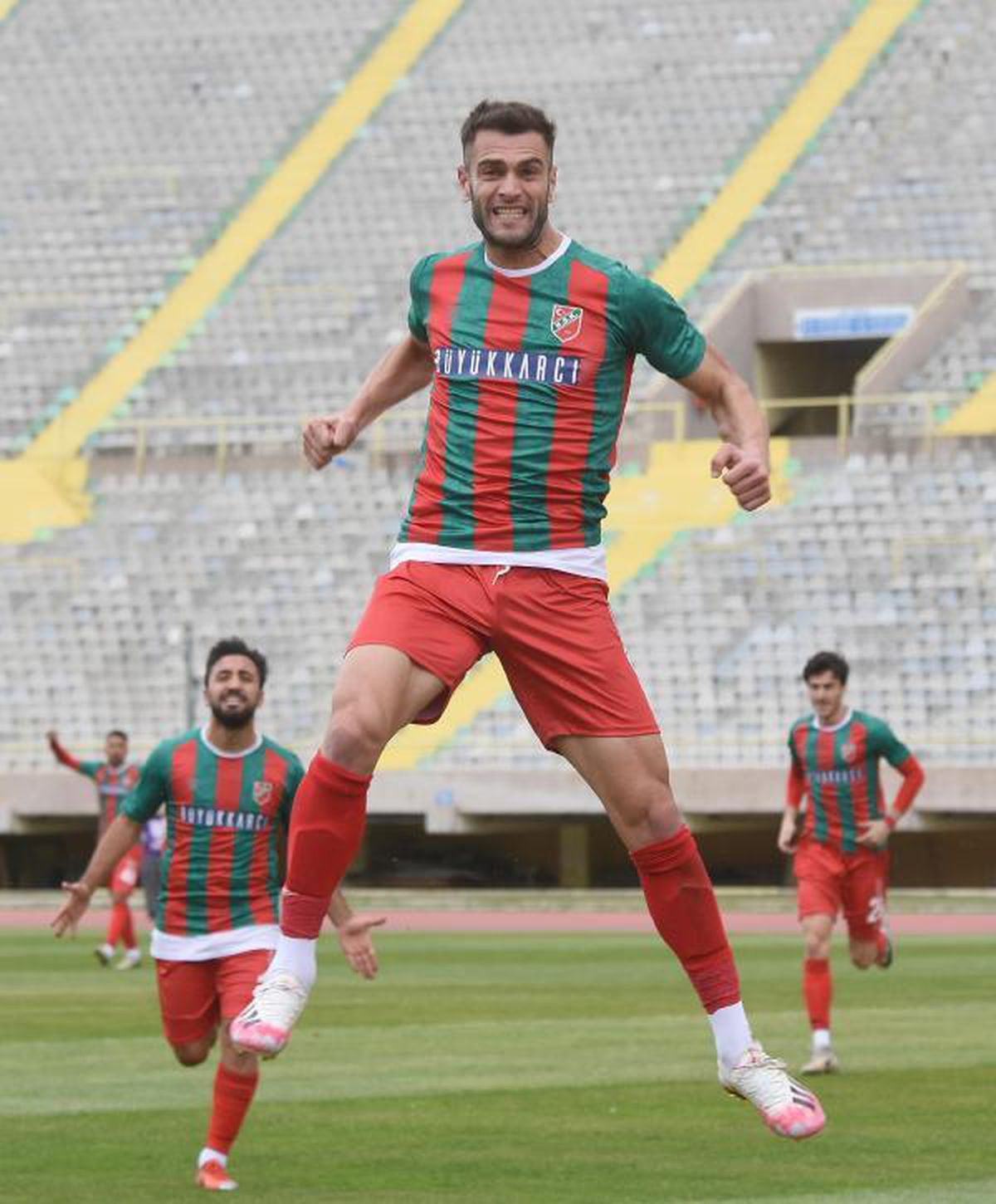 Karşıyaka\'da Hakan\'a talip çok