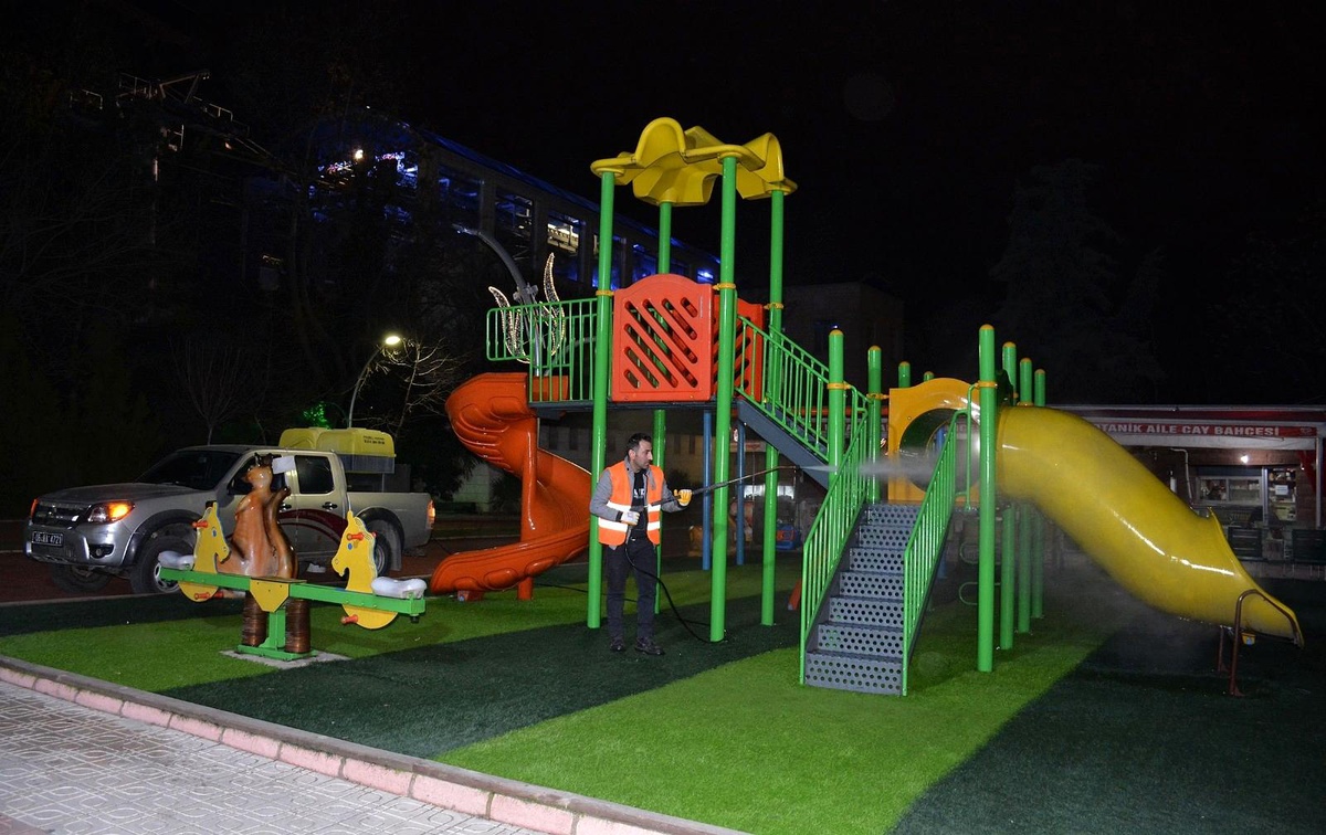 Keçiören\'deki parklarda bayram sonrasına hazırlık