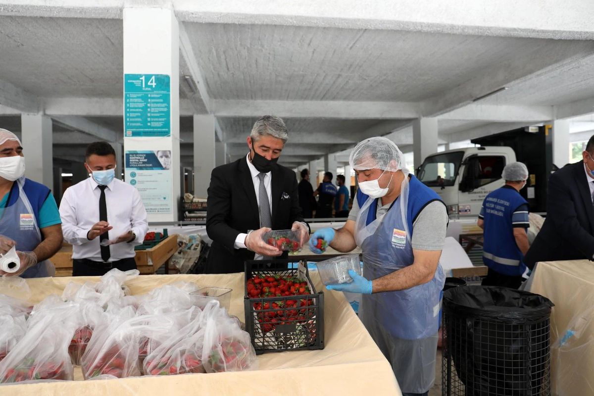 Marmaris Belediyesi üreticinin yüzünü güldürüyor