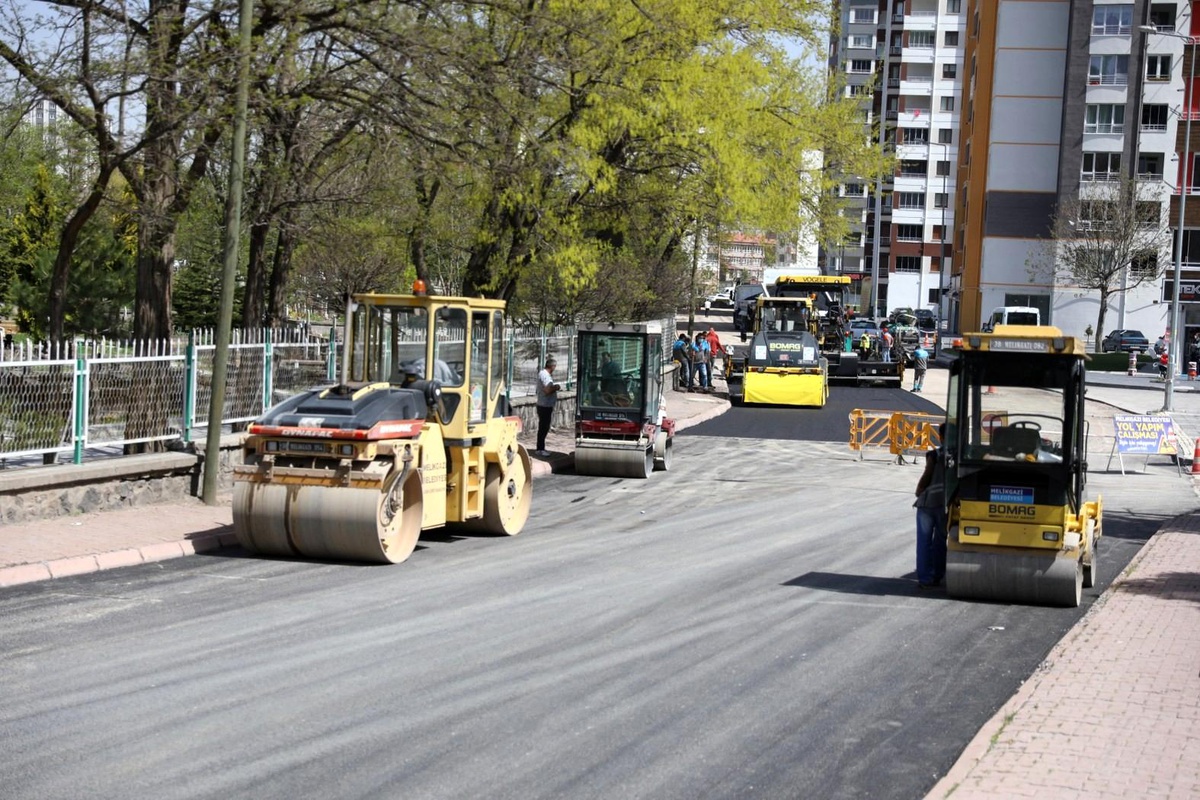 Melikgazi Belediyesi Yamanlar Caddesi\'nde asfaltlama çalışmalarına başladı