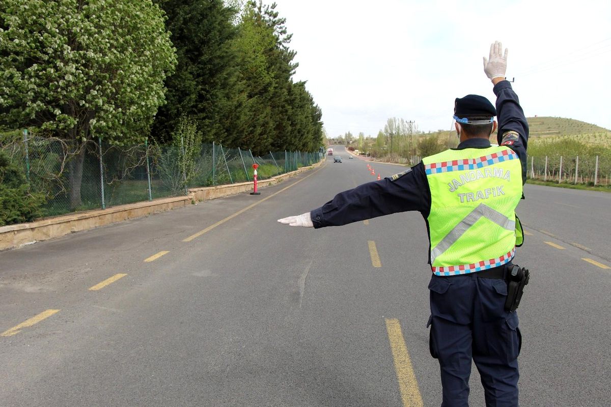 Son dakika haberleri! Nevşehir\'de jandarma ekipleri trafikteki kural ihlallerine izin vermiyor