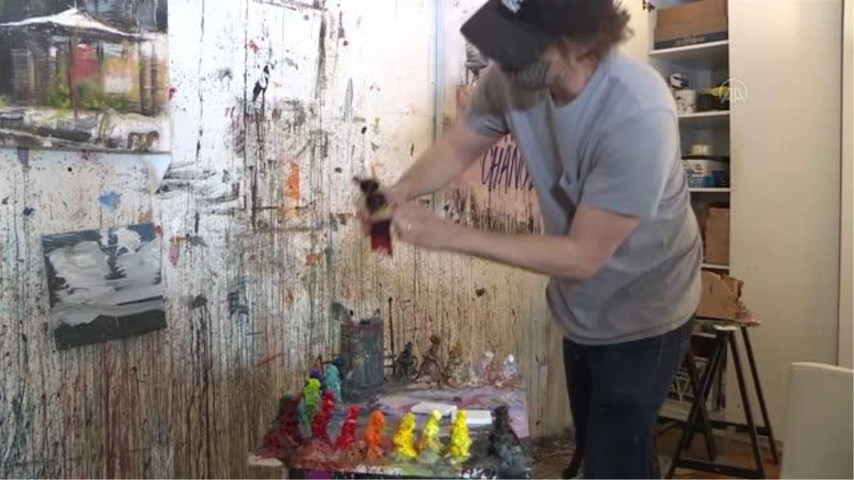 New Yorklu ressam sokaklara gizlediği minyatür tablolarını "sanat avına" dönüştürdü