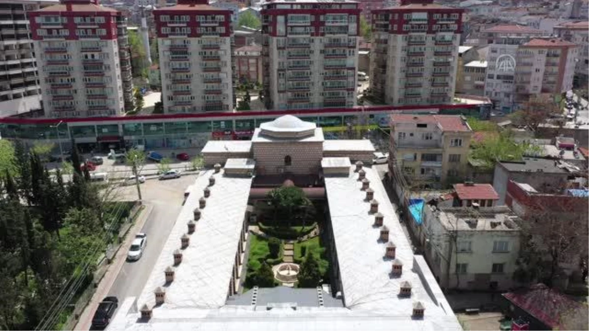 Son dakika haber! Osmanlı\'nın ilk hastanesi "Yıldırım Darüşşifası" göz hastalarına şifa dağıtıyor