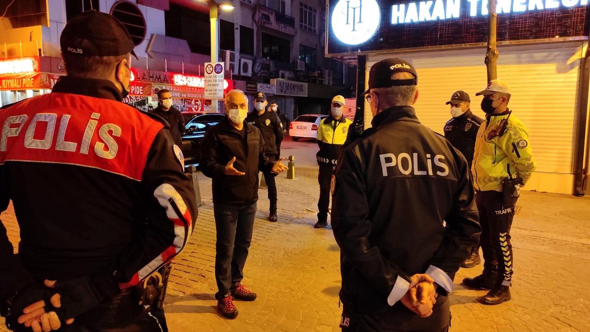 Polis ekipleri şehirde 100\'e yakın noktada denetimlerini sürdürüyor