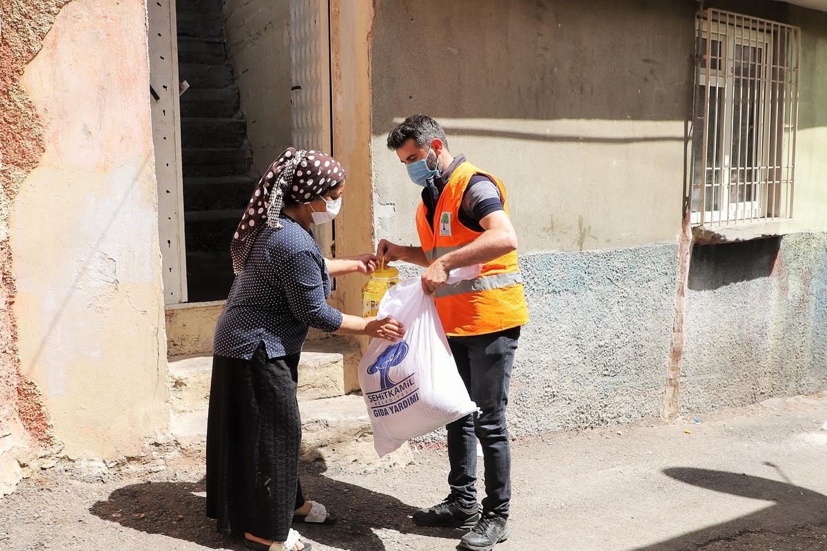 Şehitkamil\'de gıda paketleri, esnafın ev adreslerine teslim ediliyor