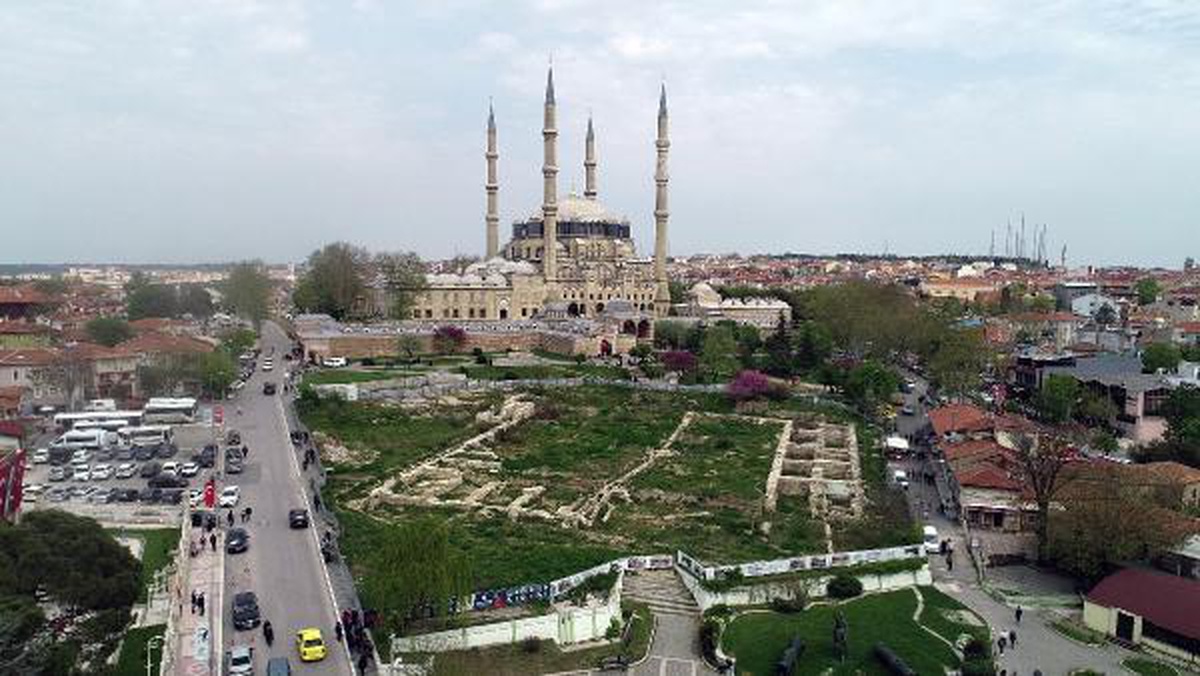 Selimiye Camii meydanında Cumhurbaşkanı\'nın talimatıyla süreç hız kazandı